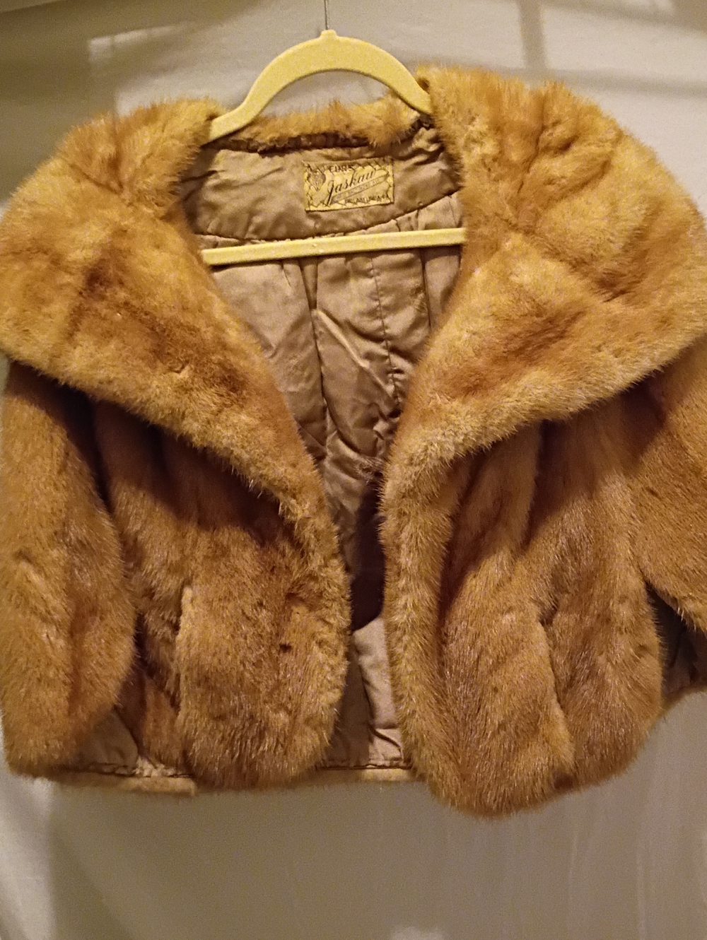 SHAN Short Teddy Faux-Fur Jacket in Camel Brown